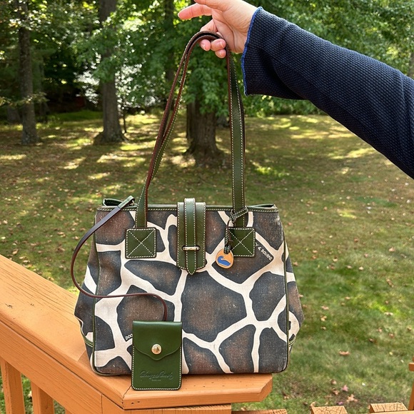 Dooney & Bourke Giraffe Canvas Shoulder Bag Purse Tote with Green Leather Trim - Picture 2 of 16